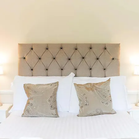 Casa de Férias Southfield Is A Spacious Period Five Bed, Four Bath With Parking Kendal