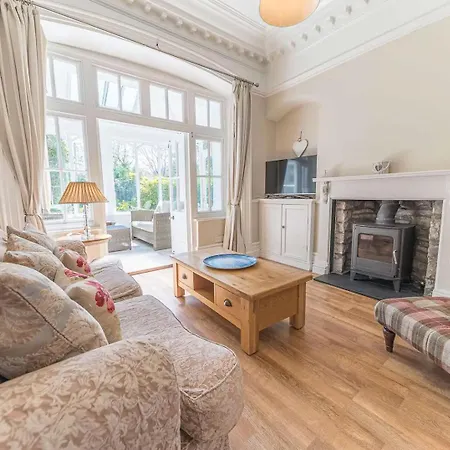Ferienhaus Southfield Is A Spacious Period Five Bed, Four Bath With Parking Kendal