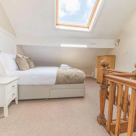 Ferienhaus Southfield Is A Spacious Period Five Bed, Four Bath With Parking Kendal