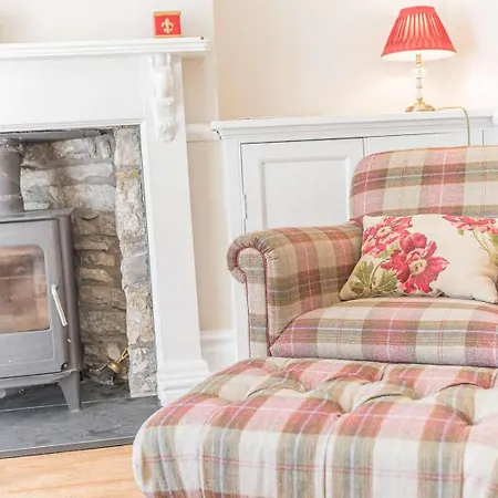 Southfield Is A Spacious Period Five Bed, Four Bath With Parking Ferienhaus *