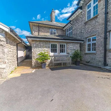 Southfield Is A Spacious Period Five Bed, Four Bath With Parking Casa de Férias Kendal