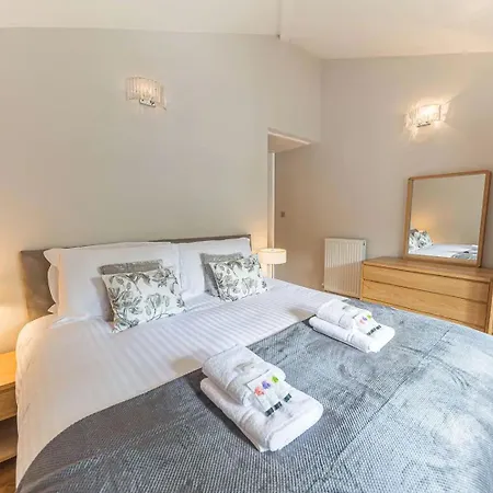 Casa de Férias Southfield Is A Spacious Period Five Bed, Four Bath With Parking Kendal