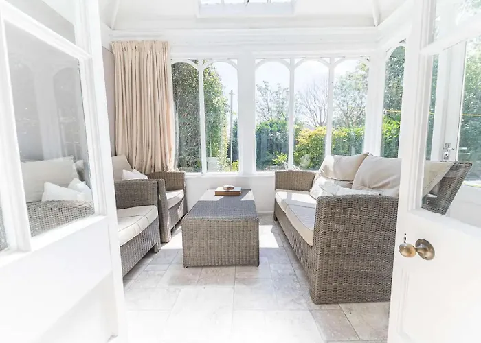 Southfield Is A Spacious Period Five Bed, Four Bath With Parking Ferienhaus