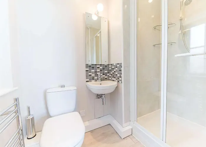 Southfield Is A Spacious Period Five Bed, Four Bath With Parking Ferienhaus Kendal