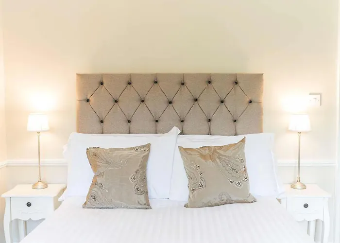 Ferienhaus Southfield Is A Spacious Period Five Bed, Four Bath With Parking Kendal