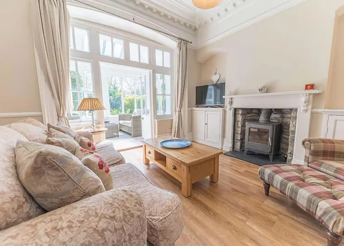 Ferienhaus Southfield Is A Spacious Period Five Bed, Four Bath With Parking Kendal