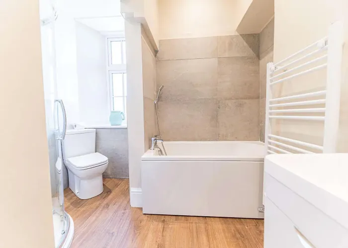 Southfield Is A Spacious Period Five Bed, Four Bath With Parking Ferienhaus Kendal