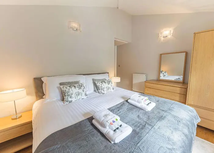 Ferienhaus Southfield Is A Spacious Period Five Bed, Four Bath With Parking Kendal