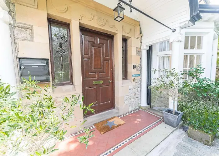 Ferienhaus Southfield Is A Spacious Period Five Bed, Four Bath With Parking