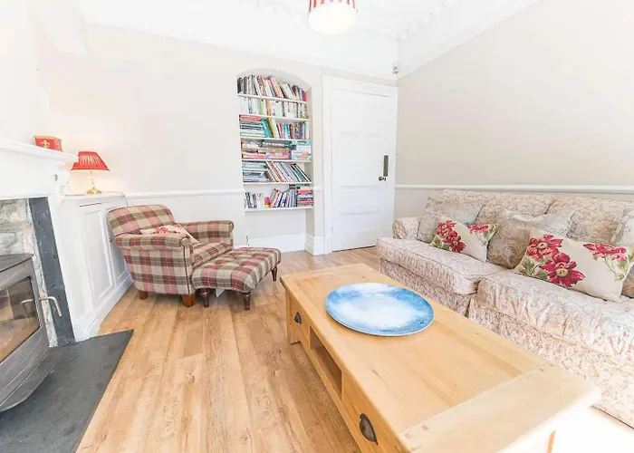 Southfield Is A Spacious Period Five Bed, Four Bath With Parking Ferienhaus